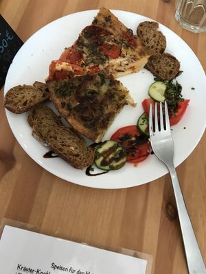 Broccoli quiche, tomato quiche at Café Loyal in Siegburg