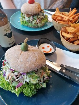 The cheese burger, BBQ burger, normal fries, sweet potato fries at Melone in Aarhus