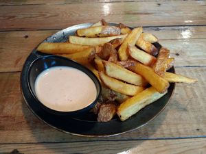 Side order of fries with vegan dipping sauce at Melone in Aarhus