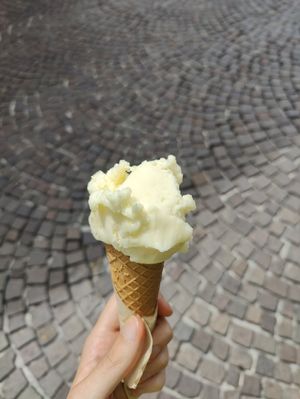 Ananas e cocco - fresco e delicato at Gelateria Gnam Gnam in Padua