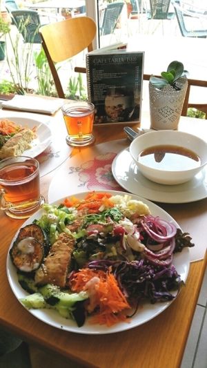assiette d'entrées avec soupe miso et thé chaud  at Semente Centro Macrobiótico de Braga in Braga