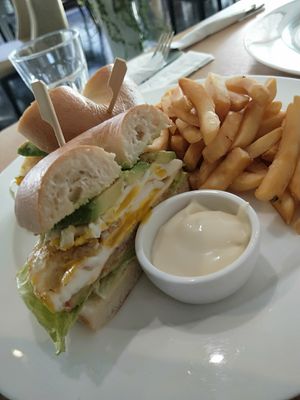 Avocado burger swapped bacon with egg at Cafe Primo in Busan