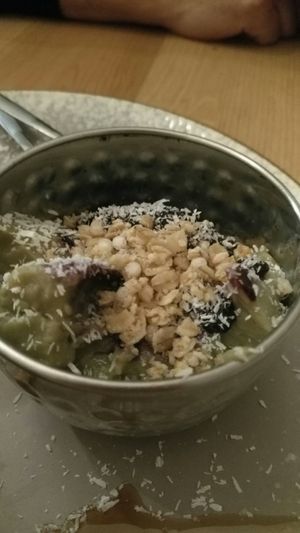 Flan de matcha con frutos rojos at Lo de Ponxe En El Kinto Pino in Valencia