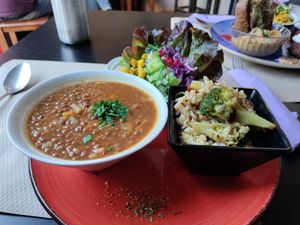 Lentils, brown rice and a very tasty salad at Lo de Ponxe En El Kinto Pino in Valencia