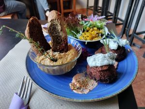 This entire plate was incredibly tasty! at Lo de Ponxe En El Kinto Pino in Valencia