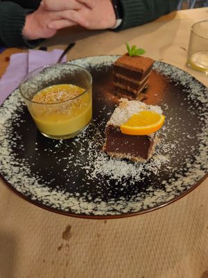 Surtido de postres 👌 at Lo de Ponxe En El Kinto Pino in Valencia