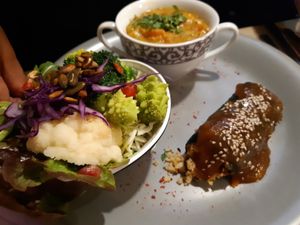 Menu of the day / Main / Macrobiotic combination plate 2 at Lo de Ponxe En El Kinto Pino in Valencia