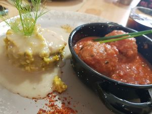 Neatballs and tofu-pea puree at Lo de Ponxe En El Kinto Pino in Valencia