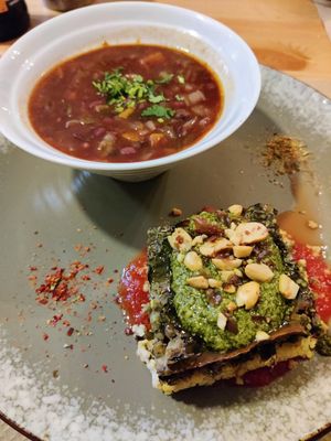 Azuki soup and pesto loaf at Lo de Ponxe En El Kinto Pino in Valencia