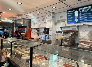 Blaze Pizza at Concourse A  at CVG - Blaze Pizza in Hebron