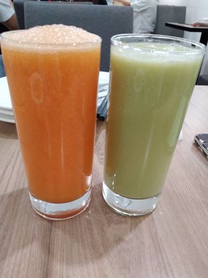 Papaya oatmilk & avocado oatmilk at Yes Natural Restaurant 悦意坊 in Central Singapore