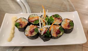 Seaweed Salad Roll 👍 at Yes Natural Restaurant 悦意坊 in Central Singapore