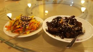 Side Dishes. Achar (mixed vegetables in vinegar) & Black Fungus w Vinegar & Ginger Shred (on d right) at Yes Natural Restaurant 悦意坊 in Central Singapore