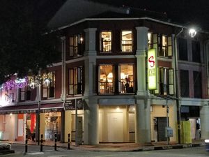 Street View of restaurant at Eight Treasures Vegetarian 八宝素食馆 in Central Singapore