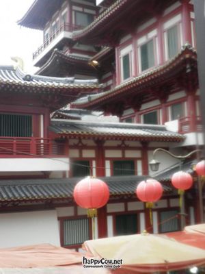 The nearby Buddha Temple at Eight Treasures Vegetarian 八宝素食馆 in Central Singapore