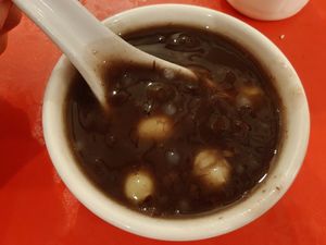 red bean soup with lotus seeds desserts at Eight Treasures Vegetarian 八宝素食馆 in Central Singapore