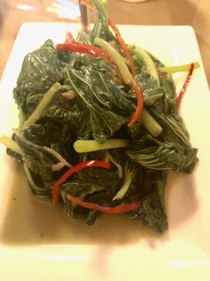 Stir fry sweet potato leaves at Eight Treasures Vegetarian 八宝素食馆 in Central Singapore