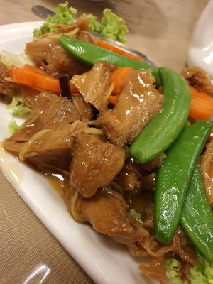 Ginger slice  monkey head mushroom at Eight Treasures Vegetarian 八宝素食馆 in Central Singapore