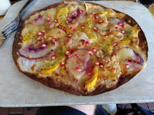 Flammkuchen with vegan cheese at lieb.es in Hannover