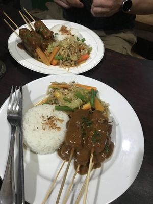 Tempe sate with rice and vegetables at Soka Warung in Penida Island