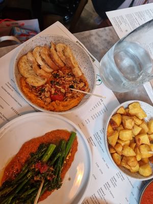 Excellent vegan menu!!! Would recommend the broccoli and the hummus especially😄the staff are really friendly as well, will definitely come back when back in liverpool at Salt House Tapas in Liverpool