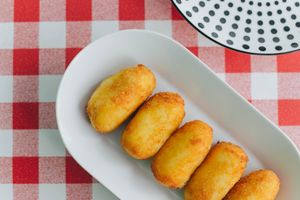 Las mejores croquetas veganas de Canarias. Las cambiamos cada día en función de los ingredientes de temporada. Aptas para veganos y celíacos.  at La Verduleria in Tenerife
