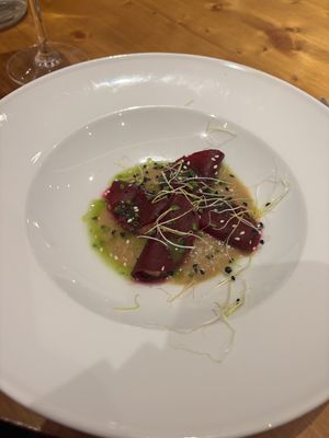 Vegan voorgerechtje biet dumpling   at Gut in Barcelona