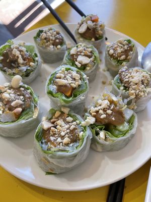 Summer rolls   at Xīn Huā SùShí Guǎn 心花素食館 in Hengchun