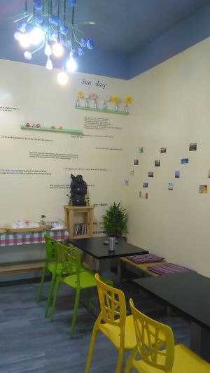 Inside dining area at Xīn Huā SùShí Guǎn 心花素食館 in Hengchun