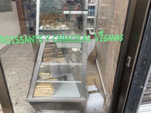 Sign indicating vegan  at Pasteleria Conchin in Valencia