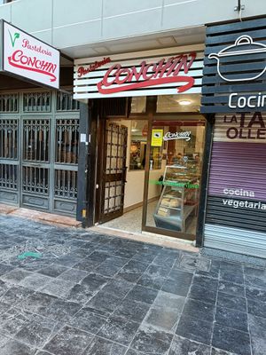 Front of store at Pasteleria Conchin in Valencia
