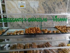 Always ask first which pastries are vegan at Pasteleria Conchin in Valencia