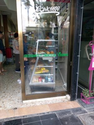 Veganas! at Pasteleria Conchin in Valencia