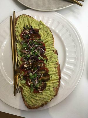 Tosta aguacate at Pumper in Pontevedra