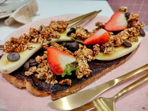 Tosta de nutella con froita e granola at Pumper in Pontevedra