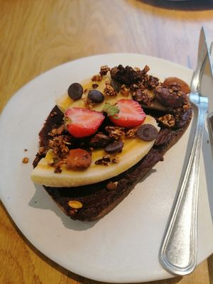 Sweet toast (hazlenut chocolate, fruit amd granola) at Pumper in Pontevedra