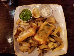 Vegan Fish and Chips : Tofu Fish Fillet, chips, mushy peas, vegan tartar sauce at The Barley Mow in London