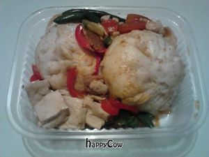 Steamed dumplings (filled with soy protein, onions, carrots), tofu, green beans, bell pepper for 72 pesos at Sui Yuan in Montevideo