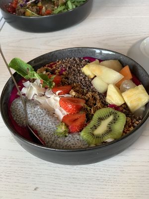 Passionfruit-Smoothie-bowl cold   at Berge in Garmisch Partenkirchen