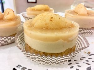 Bavarois Vegan poires amandes  at Boulangerie Arnaud in Lyon