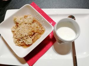 Apel crumble with cream at Au Goût du Jour in Eupen