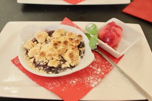 Warm berry crumble with homemade vegan ice cream at Au Goût du Jour in Eupen