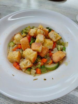 Vegetable soup with croutons (6.50) at Da Gianni in Fehmarn