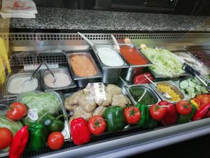 Theke - Salat, Saucen und Seitan 💚 at Paki Doner Pizza in Hamm