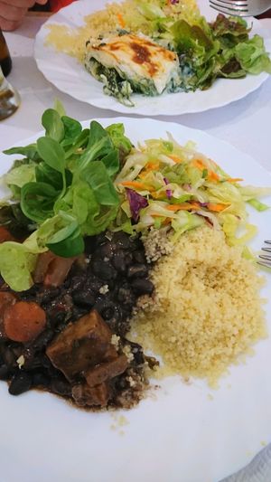 Lasanha de espinafres e Feijão preto com seitã  at Bio in Lisbon