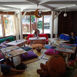 Multiple sofas give the feeling of being at home. Great for small groups and conversation at Ayo Vegan - Peliatan in Ubud