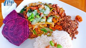 Stir-Crazy Tofu - A spicy, sweet, tofu stir-fry with local origin vegetables and an choice of white or heritage red rice. Comes with crunchy tempe and crunch crisps.  GF friendly. at Ayo Vegan - Peliatan in Ubud