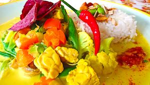Tasty Curry - Tasty Curry with rice is marinated tempeh,  seasonal, local vegetables and our homemade curry. Yellow curry is light and flavorful and easy on the stomach. Glutenfree at Ayo Vegan - Peliatan in Ubud