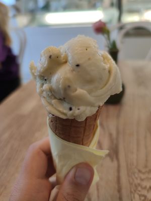 Kiwi-Banana vegan ice cream at Gelato Ladies in Tallinn