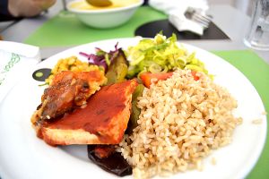 Polenta with mushrooms, tofu with beet sauce, steamed vegetables (eggplant, green pepper and zucchini), brown rice, purple cabbage, leek and tomato at Green Pepper in Lisbon